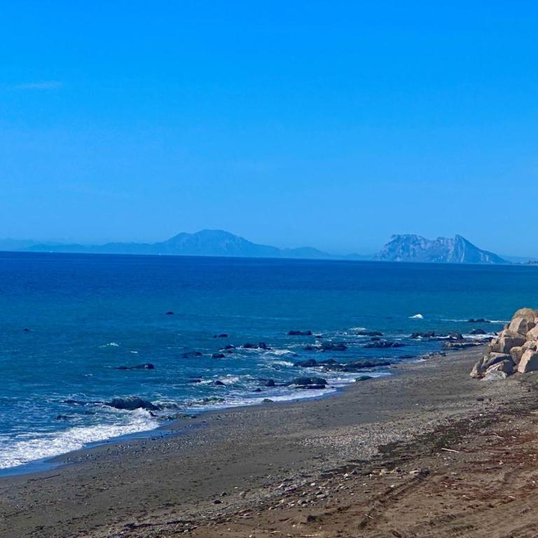 No10 - Beachfront Estepona close to port, 2 bedroom, 2 bathroom, sleeps 5 - Apartamento Familiar de 2 dormitorios con vistas - 25