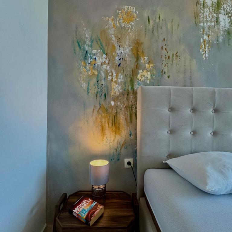 Cobi Apartments - Long Beach - Two-Bedroom Apartment with Balcony - 2