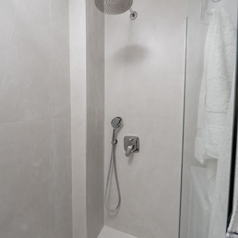 LUX Seafront APT - Close to the Sea - Private Parking - Apartman s 1 Spavaćom Sobom, Balkonom i Pogledom na More - 10