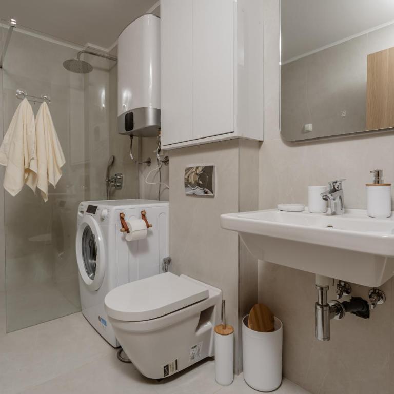 LUX Seafront APT - Close to the Sea - Private Parking - Apartman sa 1 Spavaćom Sobom, Pogledom na More i Balkonom - 12