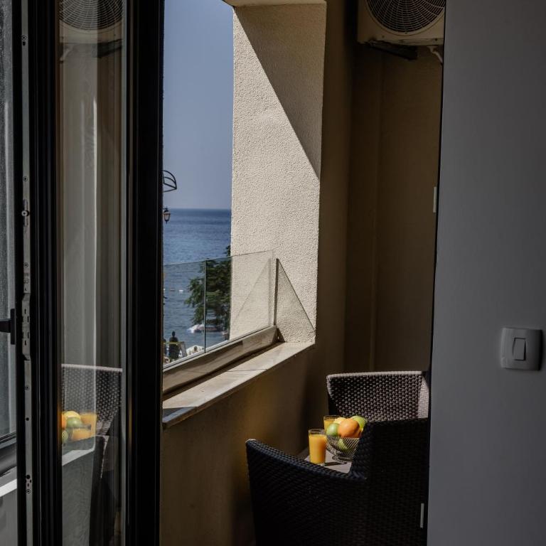 LUX Seafront APT - Close to the Sea - Private Parking - Apartman sa 1 Spavaćom Sobom, Pogledom na More i Balkonom - 18