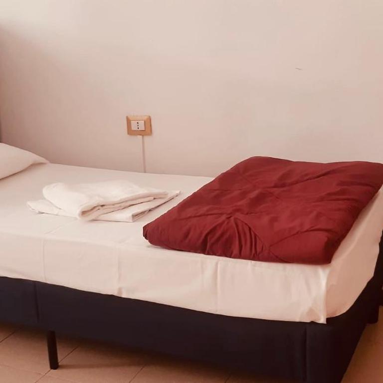 My Friends - Posto Letto in Dormitorio Femminile per 4 Persone - 10