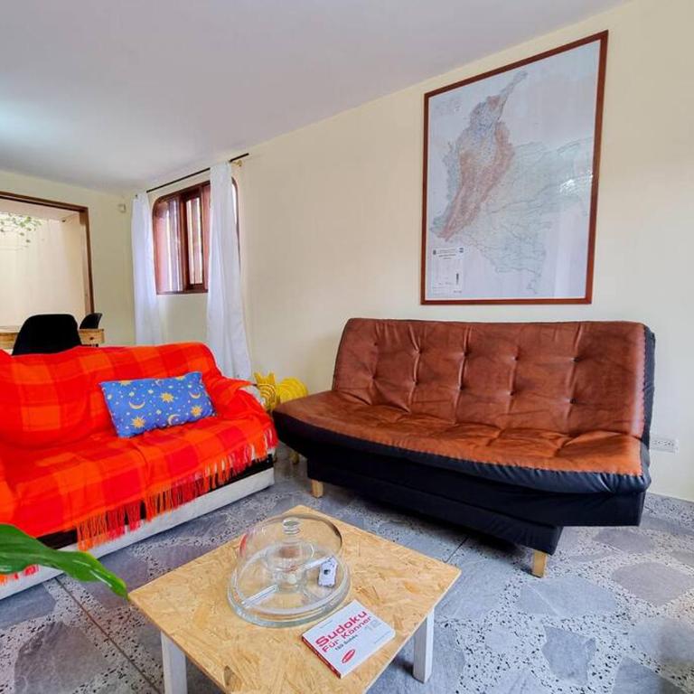 acogedora casa a 10 min del aeropuerto - Casa de 4 dormitorios - 5