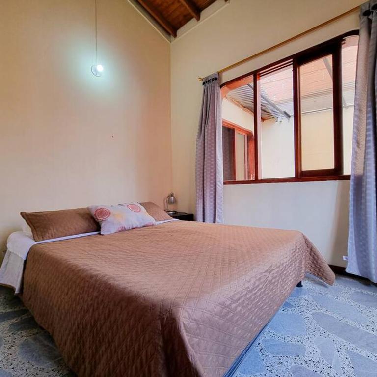 acogedora casa a 10 min del aeropuerto - Casa de 4 dormitorios - 17