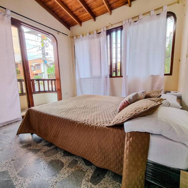 acogedora casa a 10 min del aeropuerto - Casa de 4 dormitorios - 21