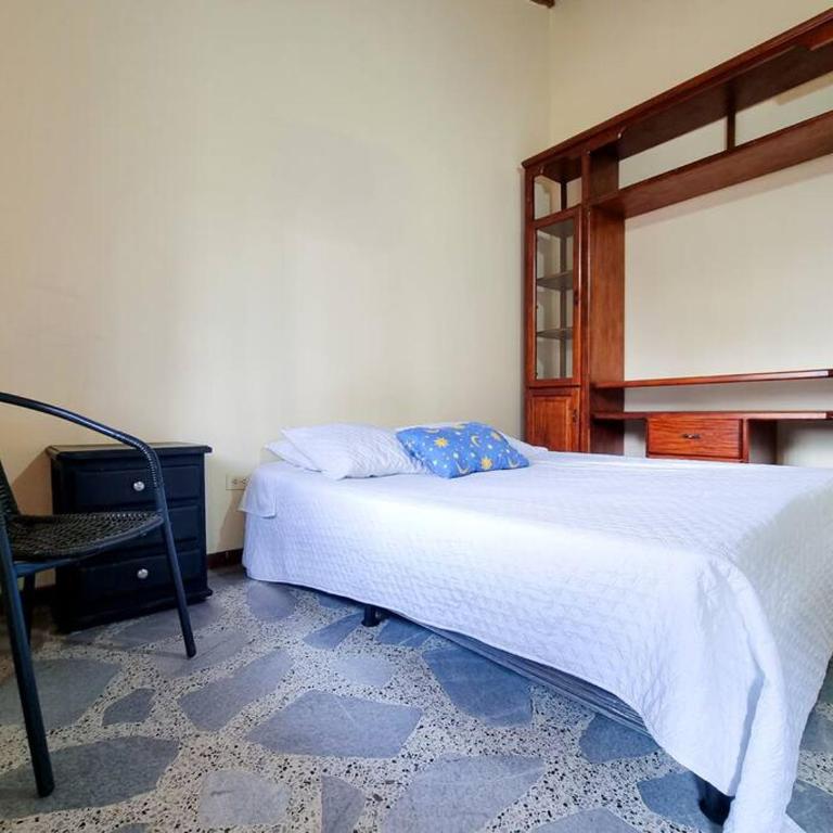 acogedora casa a 10 min del aeropuerto - Casa de 4 dormitorios - 22