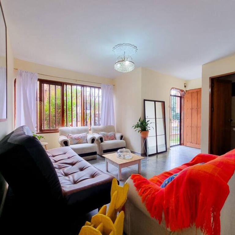 acogedora casa a 10 min del aeropuerto - Casa de 4 dormitorios - 24