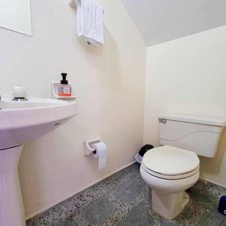 acogedora casa a 10 min del aeropuerto - Casa de 4 dormitorios - 25