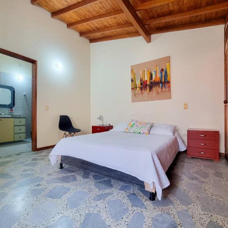 acogedora casa a 10 min del aeropuerto - Casa de 4 dormitorios - 27