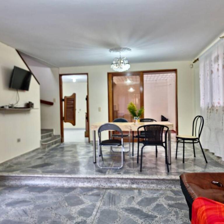 acogedora casa a 10 min del aeropuerto - Casa de 4 dormitorios - 29