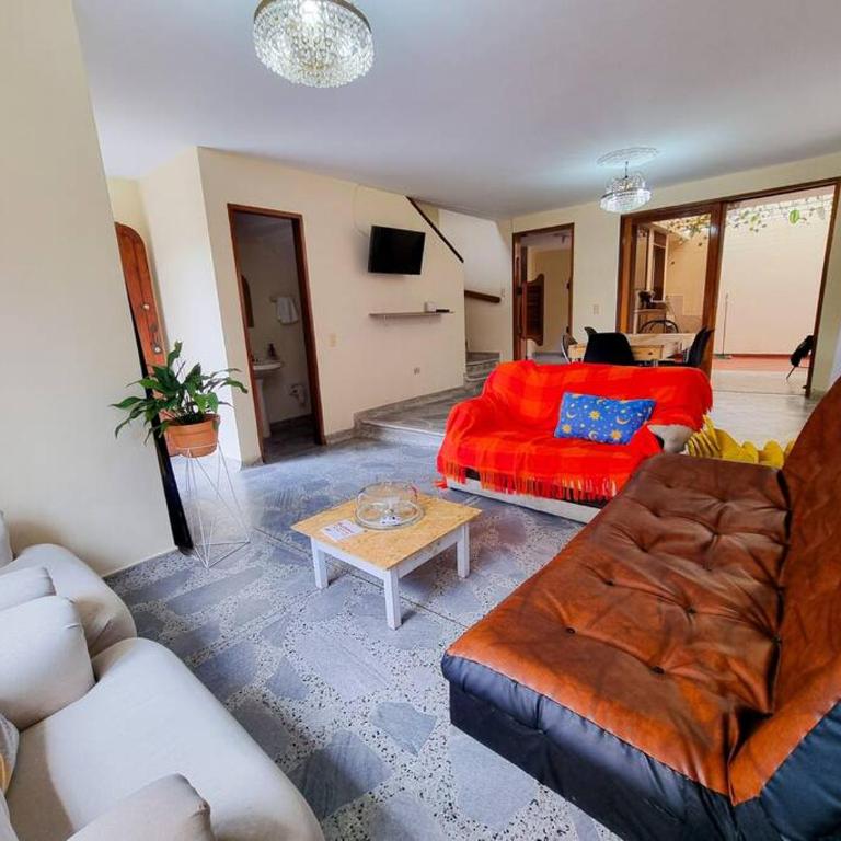 acogedora casa a 10 min del aeropuerto - Casa de 4 dormitorios - 35