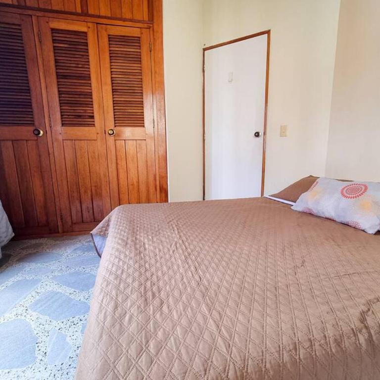 acogedora casa a 10 min del aeropuerto - Casa de 4 dormitorios - 36