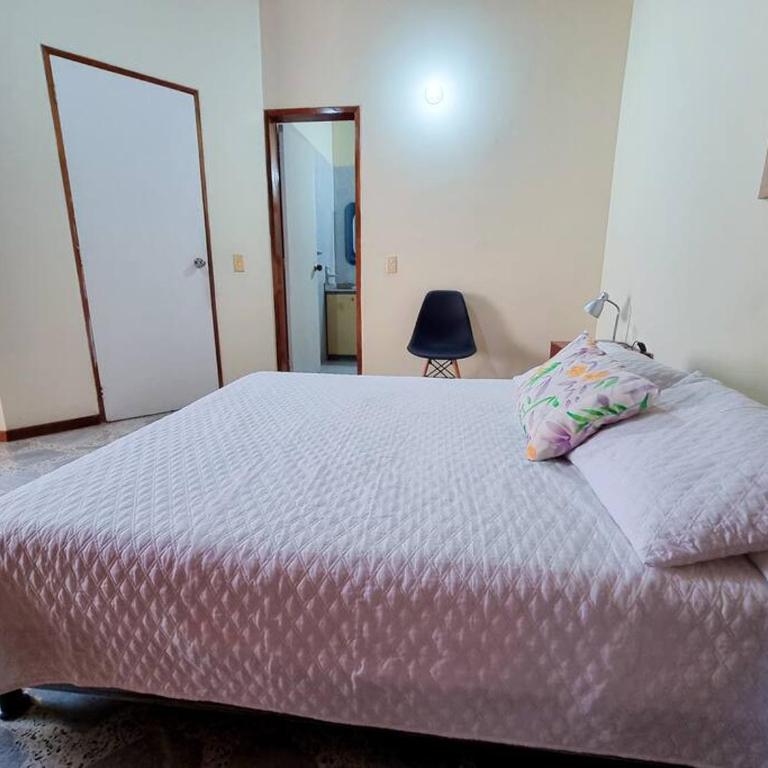 acogedora casa a 10 min del aeropuerto - Casa de 4 dormitorios - 39