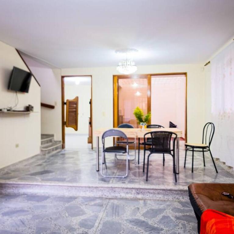 acogedora casa a 10 min del aeropuerto - Casa de 4 dormitorios - 53