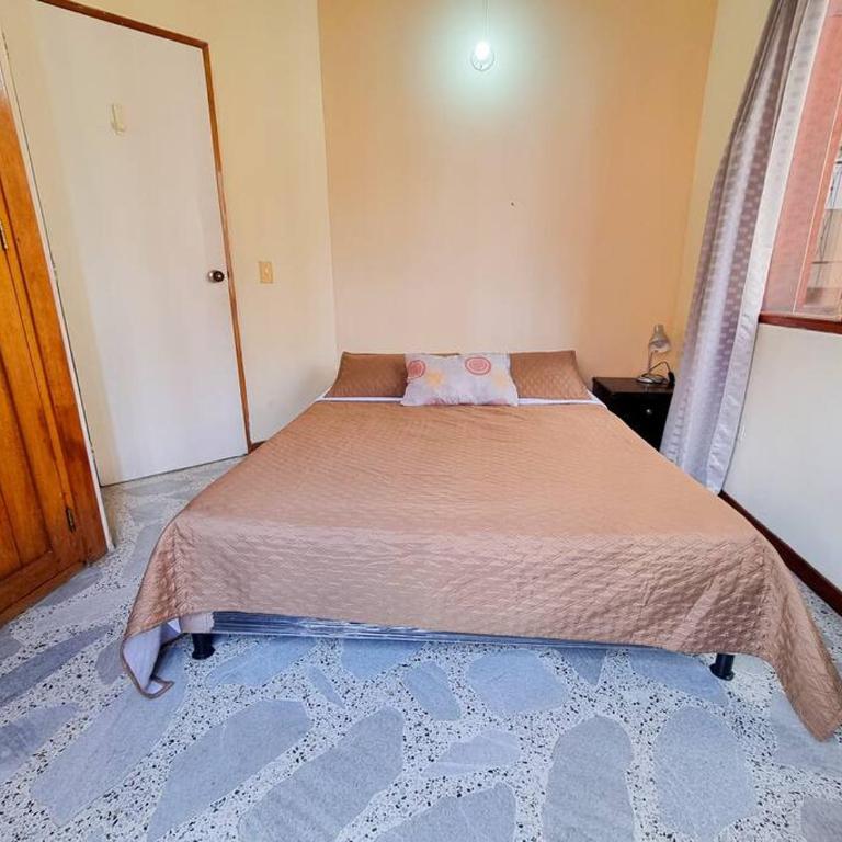 acogedora casa a 10 min del aeropuerto - Casa de 4 dormitorios - 63