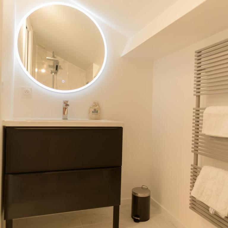 VALBONNE Maison cœur de village - Appartement en Duplex - 24