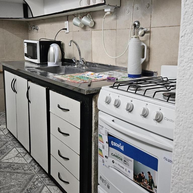 Departamento en tercer piso por escaleras - Apartamento de 2 dormitorios con balcón - 14