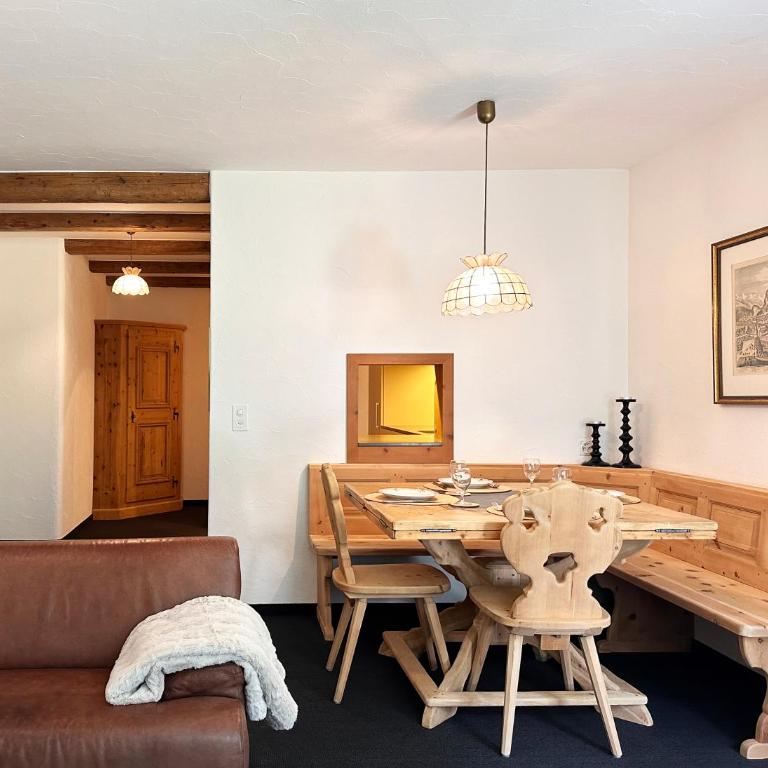 Schöne Ferienwohnung im Zentrum von St. Moritz - Apartment mit 2 Schlafzimmern - 2