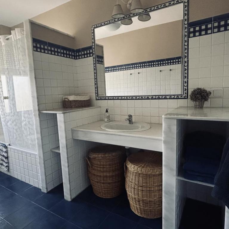 Extraordinaria Villa con piscina y chimenea - Five-Bedroom House - 82