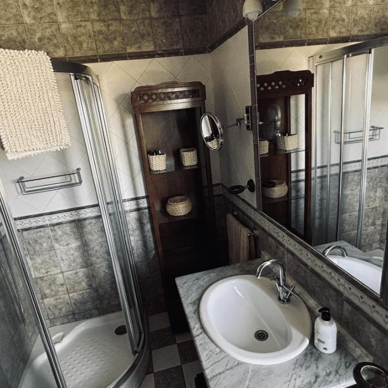 Extraordinaria Villa con piscina y chimenea - Five-Bedroom House - 68