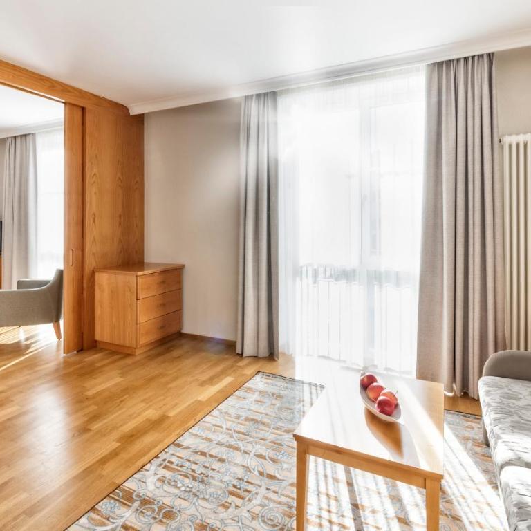 HOTEL POST alpine cityflair - Junior Suite - 4