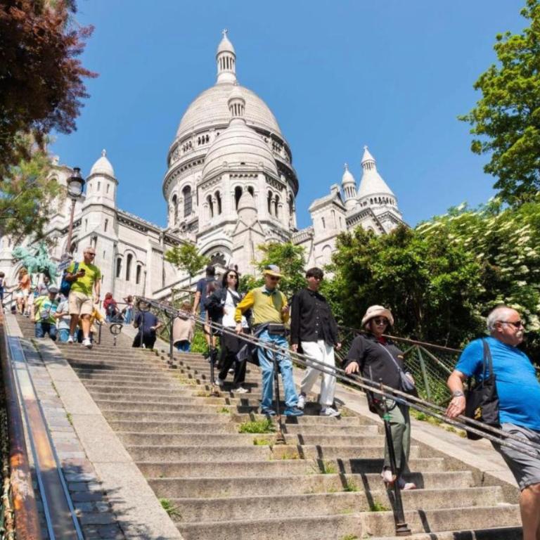 In front of Sacré Cœur - 2 Bedrooms in last floor - Appartement 2 Chambres de Luxe avec Vue sur le Jardin - 4