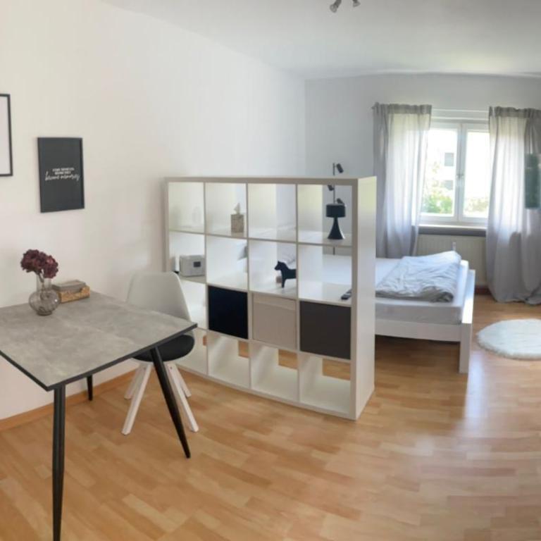 Charmante 1 Zimmerwohnung mit Stellplatz - Apartment mit 1 Schlafzimmer - 1