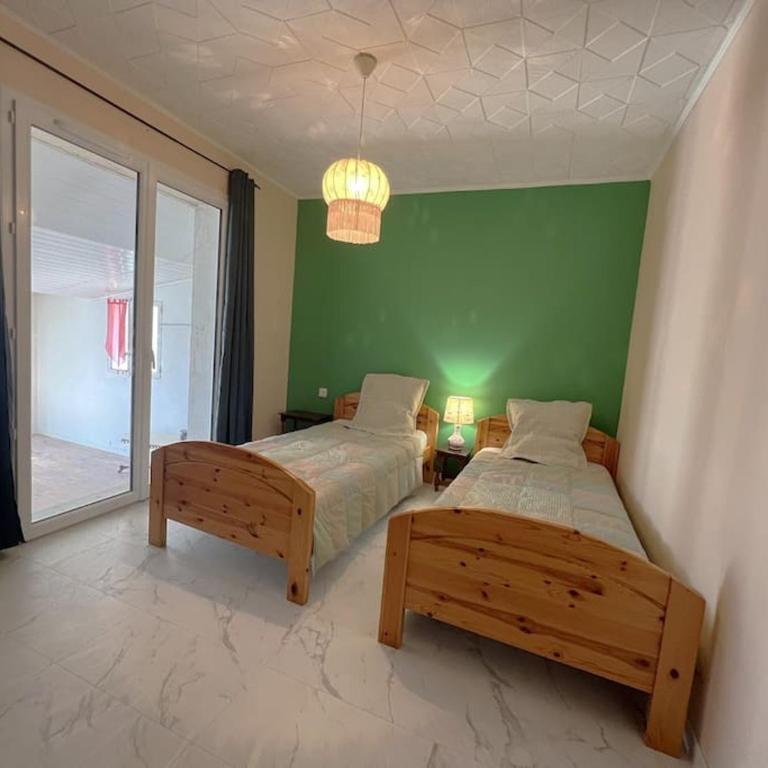 Appartement dans maison au 1er étage avec terrasse jardin ombrage et parking securise - One-Bedroom Apartment - 12