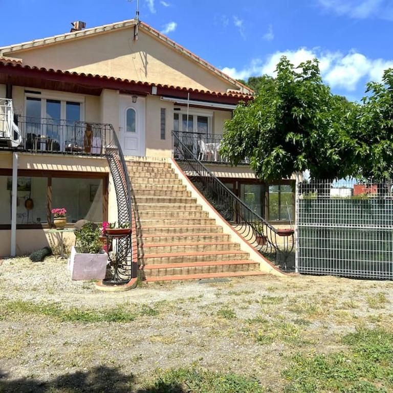 Appartement dans maison au 1er étage avec terrasse jardin ombrage et parking securise - One-Bedroom Apartment - 13