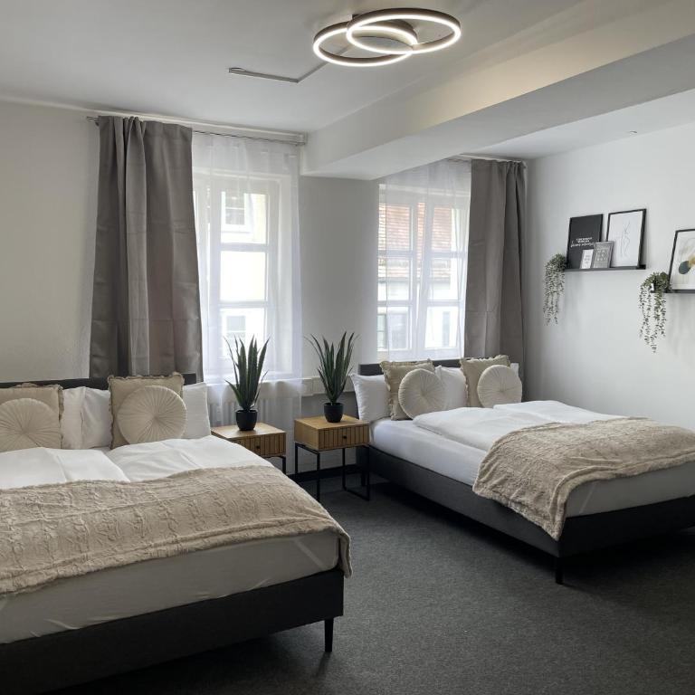 Hossi-Rathaus - Twin Room with City View - 1