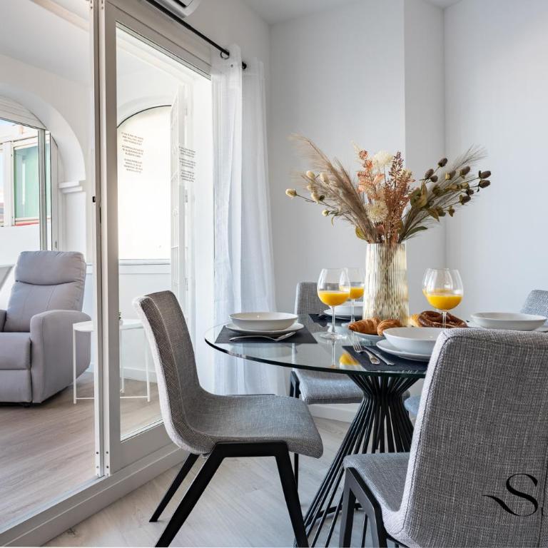 Fancy 2BR Retreat Pool Parking, Wonderful Views - Two-Bedroom Apartment with Terrace and Sea View - 20