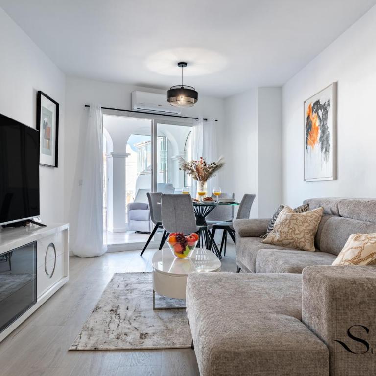Fancy 2BR Retreat Pool Parking, Wonderful Views - Two-Bedroom Apartment with Terrace and Sea View - 17