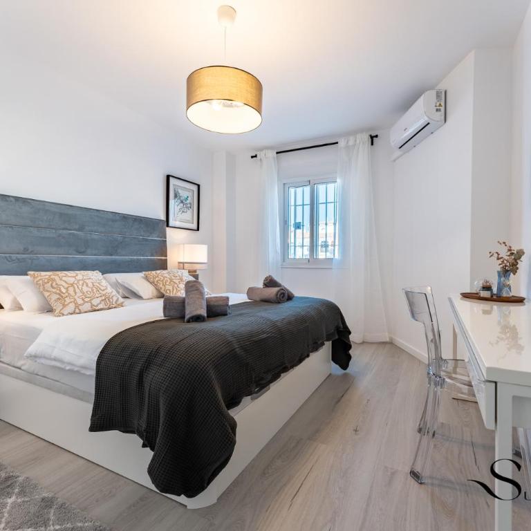 Fancy 2BR Retreat Pool Parking, Wonderful Views - Two-Bedroom Apartment with Terrace and Sea View - 29