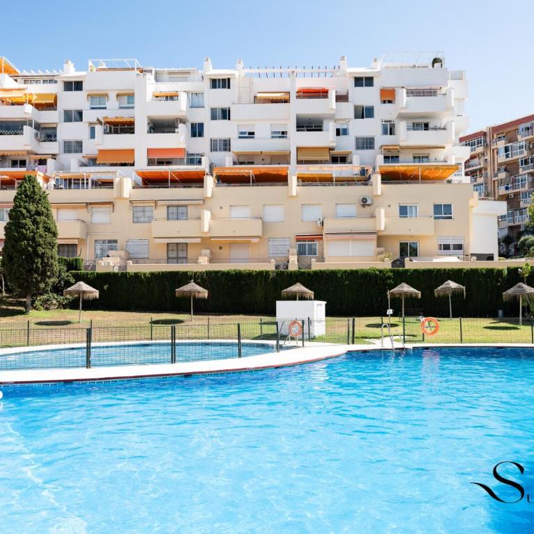 Fancy 2BR Retreat Pool Parking, Wonderful Views - Two-Bedroom Apartment with Terrace and Sea View - 4