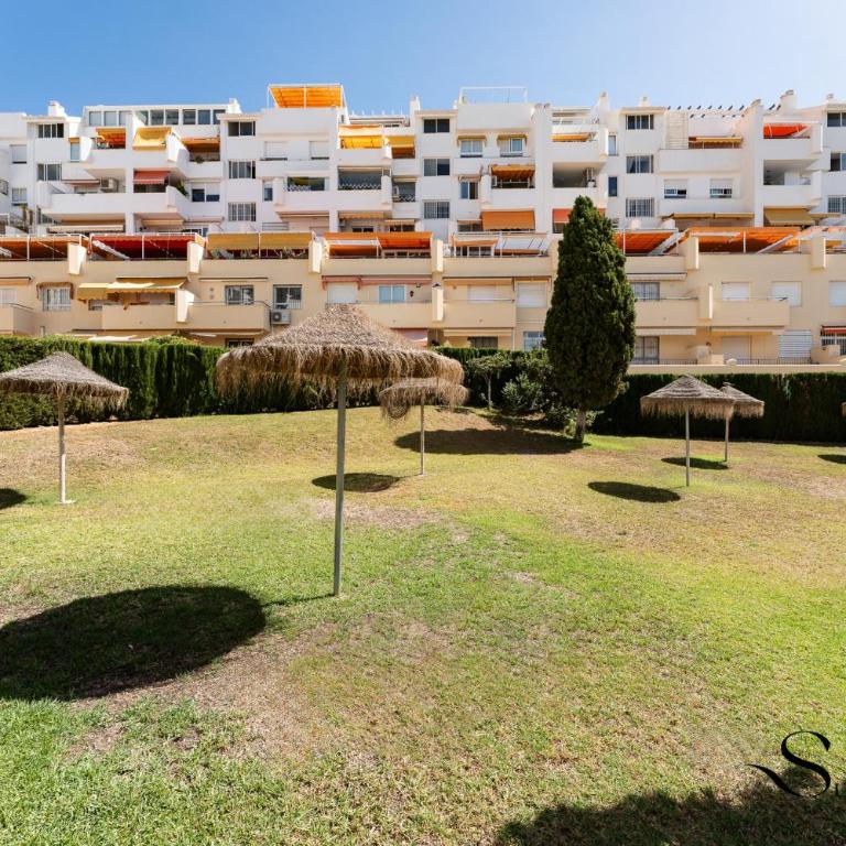 Fancy 2BR Retreat Pool Parking, Wonderful Views - Two-Bedroom Apartment with Terrace and Sea View - 39