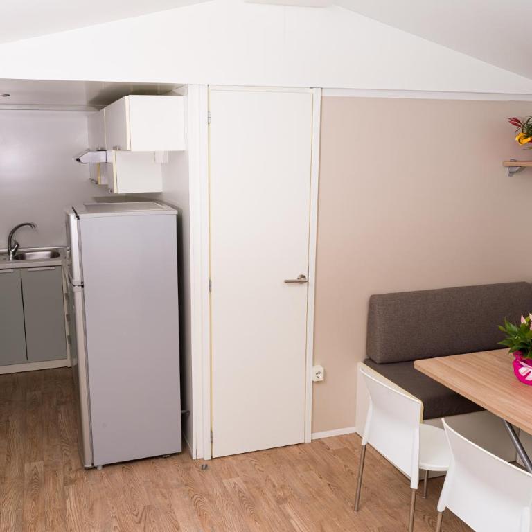 Punta Falconera camping & village - Chalet con 3 Camere da Letto - 6