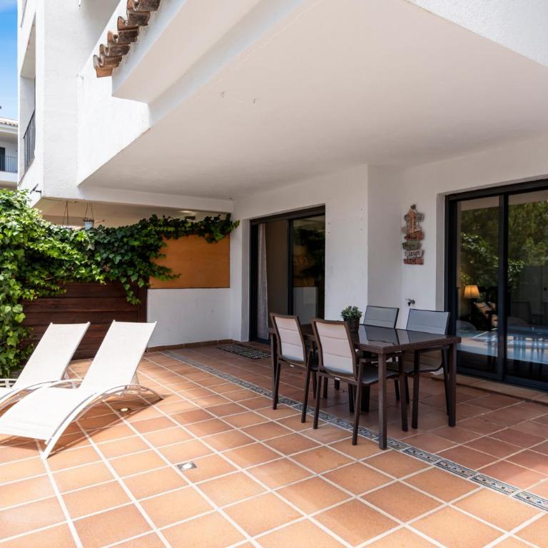 Poolfront garden apt by Costarentals - Ref 46 - Apartamento de 2 dormitorios - 2