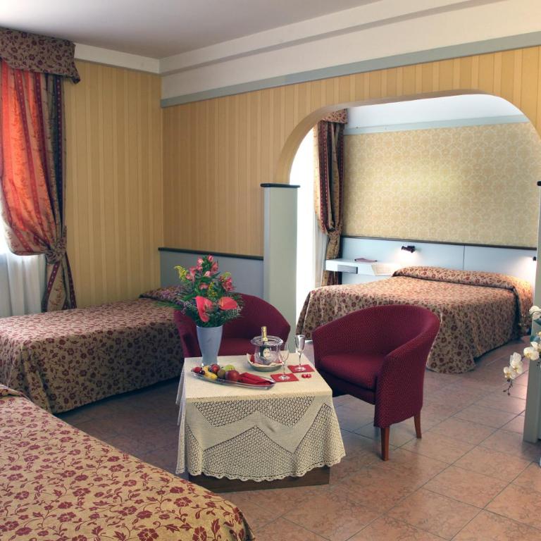 Hotel Maxim - Camera Quadrupla Classic - 6