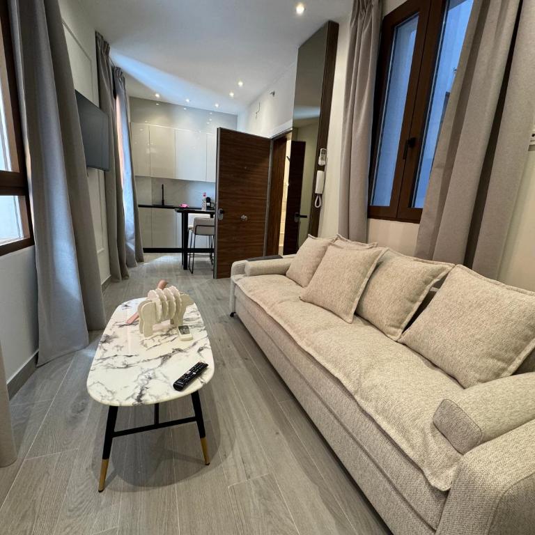 Suspiro 102 Cosmopolitan Loft - Deluxe One-Bedroom Apartment - 4
