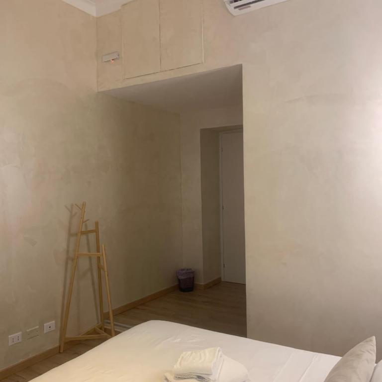 Ten Miles Guesthouse Roma - Camera Matrimoniale con Bagno Privato - 4