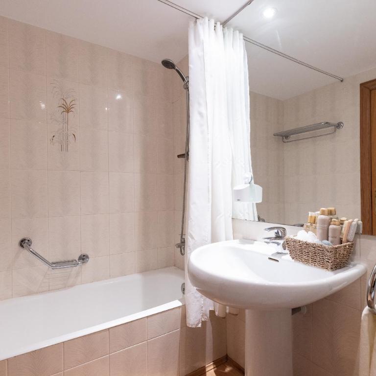 UHC SANTILLANA FAMILY COMPLEX - Apartamento de 2 dormitorios con terraza y vistas al mar - 14
