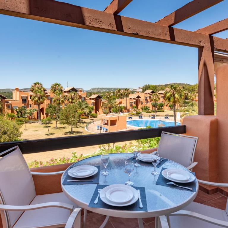 Casares del Sol 2100 - Apartamento con vistas a la piscina - 1