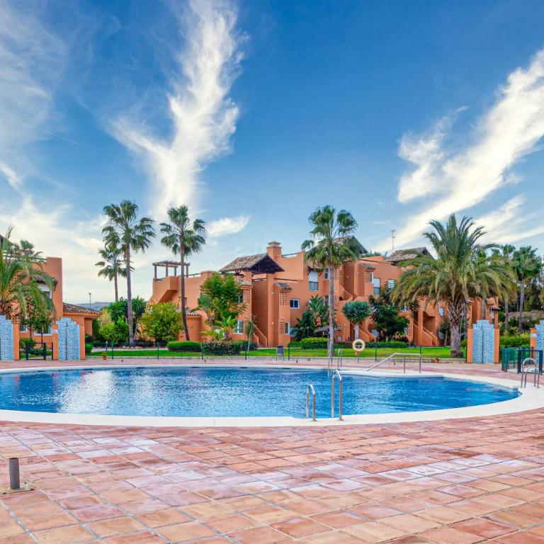 Casares del Sol 2100 - Apartamento con vistas a la piscina - 2