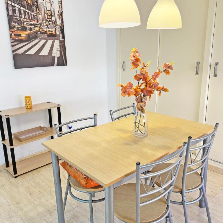 Encantador Muy Céntrico Terraza y AC - Two-Bedroom Apartment - 26