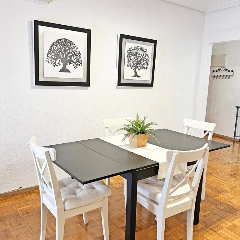 Encantador Muy Céntrico Terraza y AC - Two-Bedroom Apartment - 5