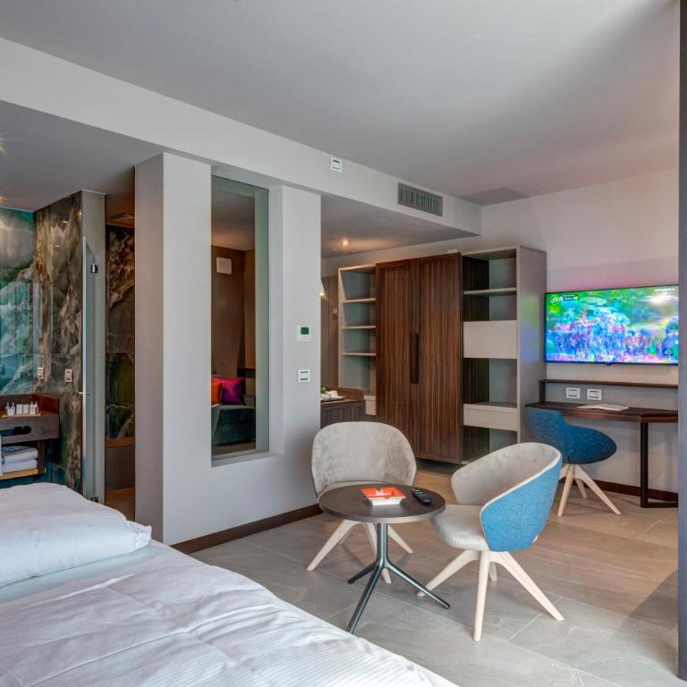 Sky View Garda Lake by Hotel Galvani - Junior Suite con Terrazza e Vista Lago - 1