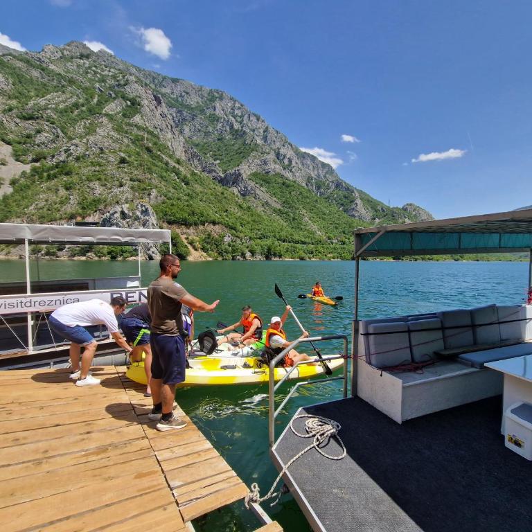 Visit Dreznica - Canyon Retreat - Quadruple Room with Balcony - 14