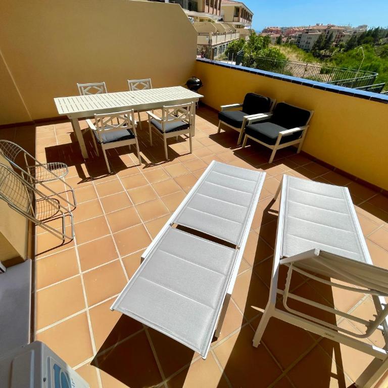 4New, 2 bed 2 bath Apartment Built 2024 with Community Pool and local beach - Apartamento de 2 dormitorios con vistas a la piscina - 6
