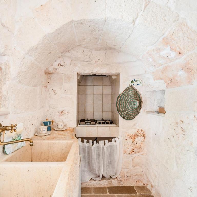 White Conus by Rentbeat - Three-Bedroom Villa - 8