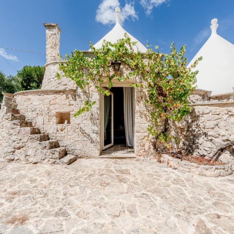 White Conus by Rentbeat - Three-Bedroom Villa - 1